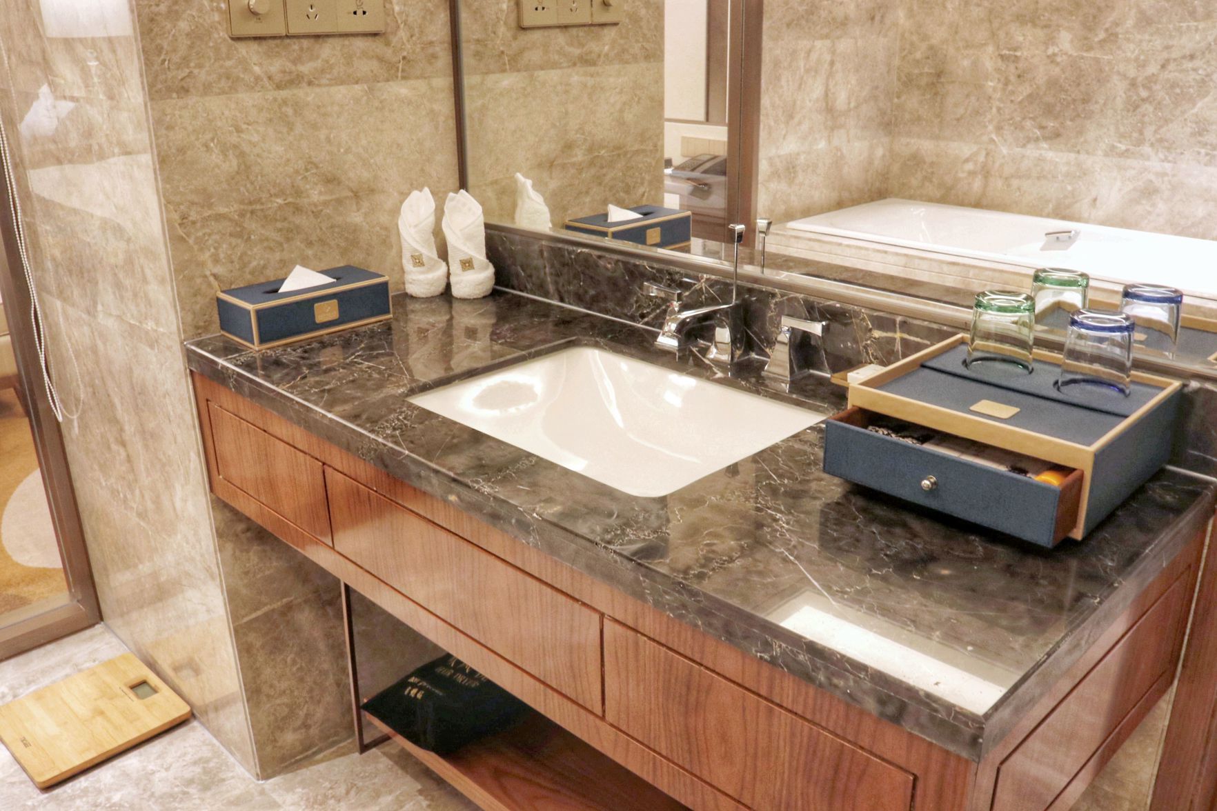 Dechen Jinling Grand Hotel Room Type - Family Suite
