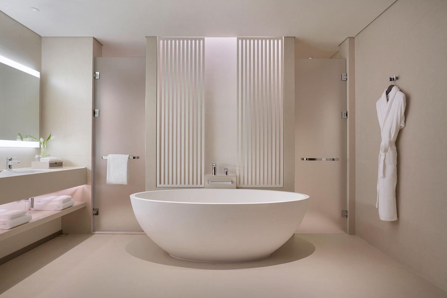 Hyatt Regency Zhuzhou Room Type - Regency Club Suite with 1 King Bed River View