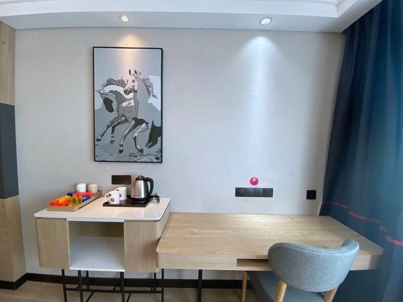 Junyi Select Hotel (Tongren Yuping Renmin Road) - Tap to explore photos
