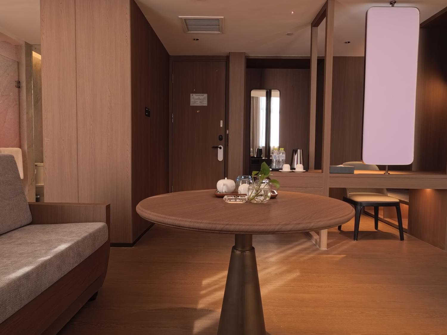 Inzone Garland Hotel Room Type - Executive Smart Room (Double Bed)