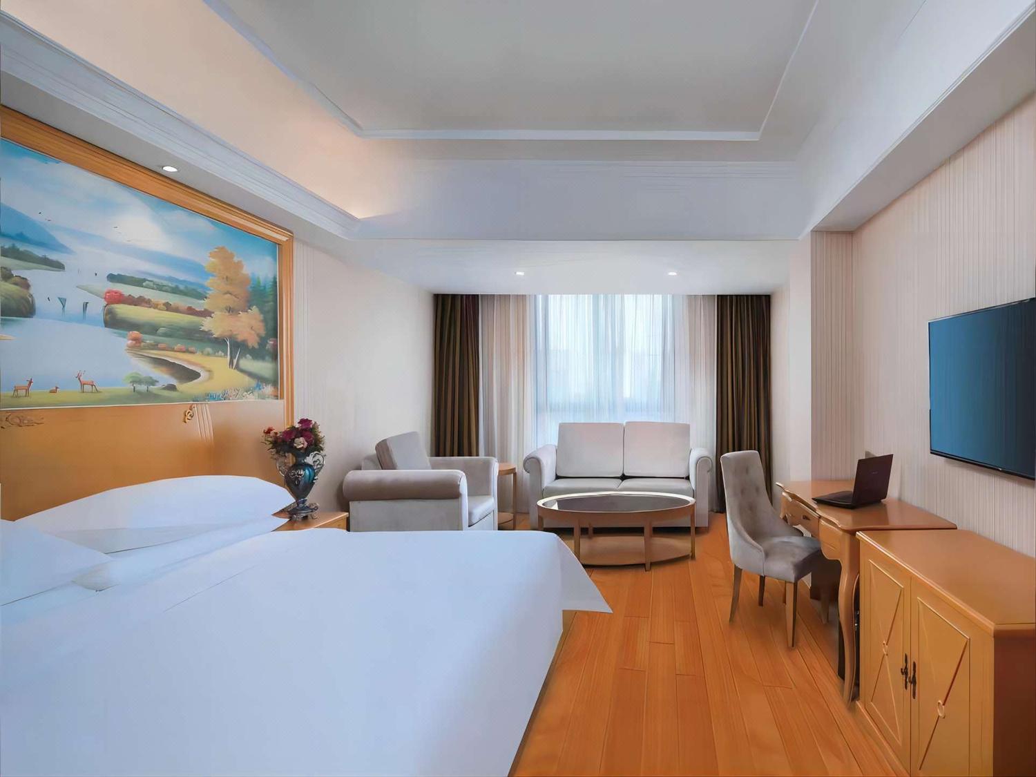 Vienna Hotel (Wuhu Chungu Park, Nanling) - Tap to explore photos