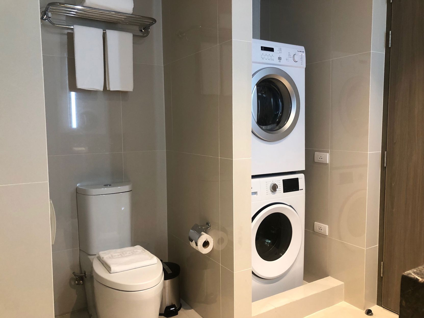 Seda Residences Makati Room Type - 1 King Bed, One-Bedroom with Kitchen, Washer-Dryer Seda Residences Makati Room Type - 1 King Bed, One-Bedroom with Kitchen, Washer-Dryer