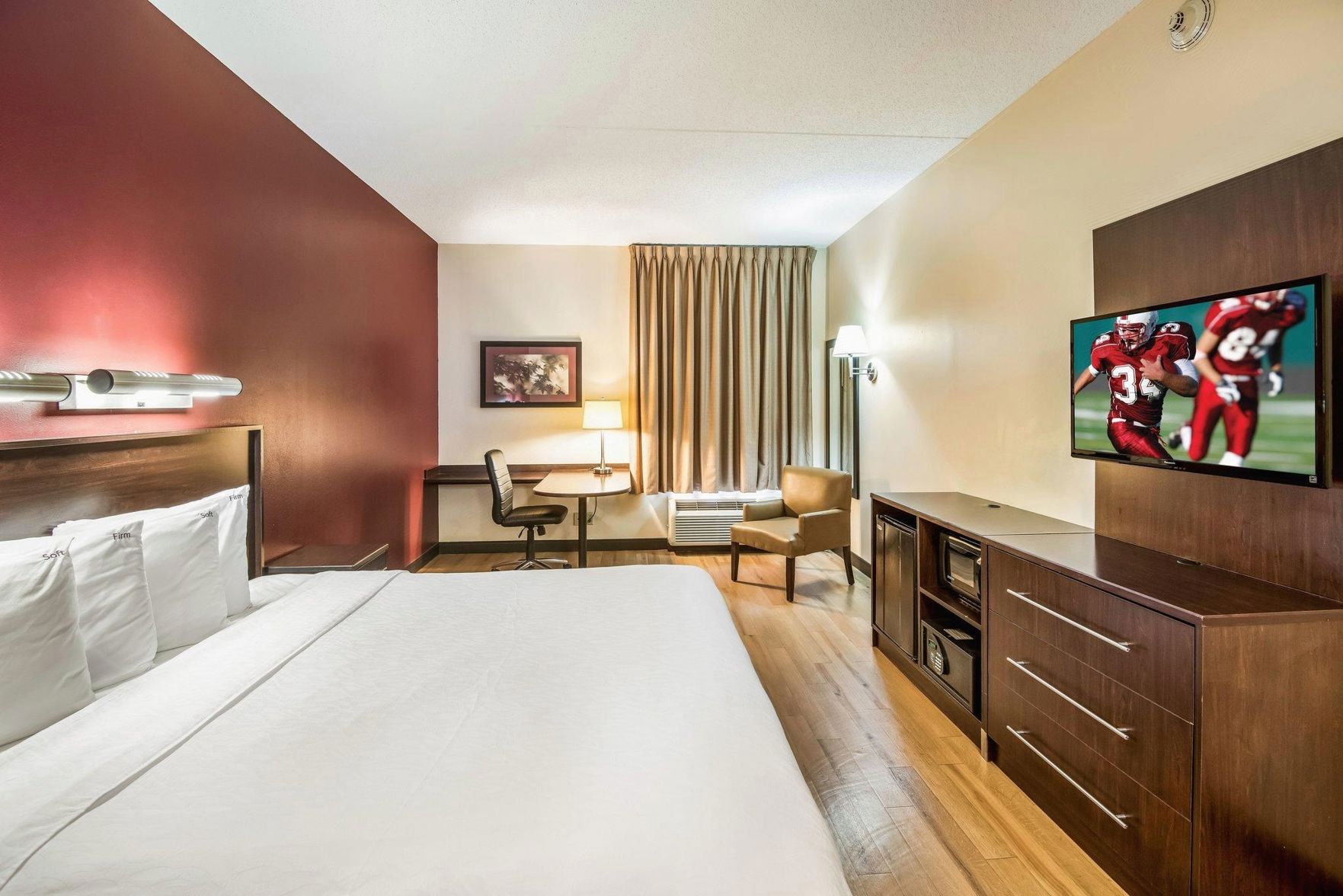 Red Roof Inn PLUS+ San Antonio Downtown - Riverwalk Room Type - Standard Room