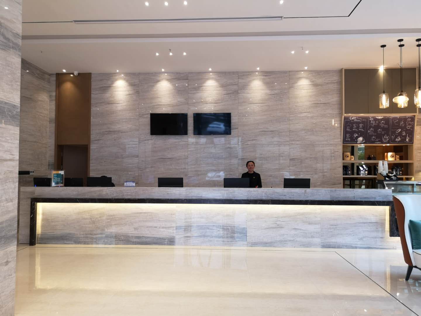 City Comfort Inn Hotel (Wuchuan) - Tap to explore photos
