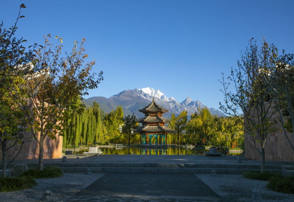 Banyan Tree Lijiang - Tap to explore photos
