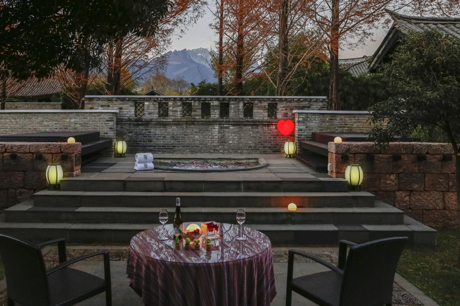 Banyan Tree Lijiang - Tap to explore photos