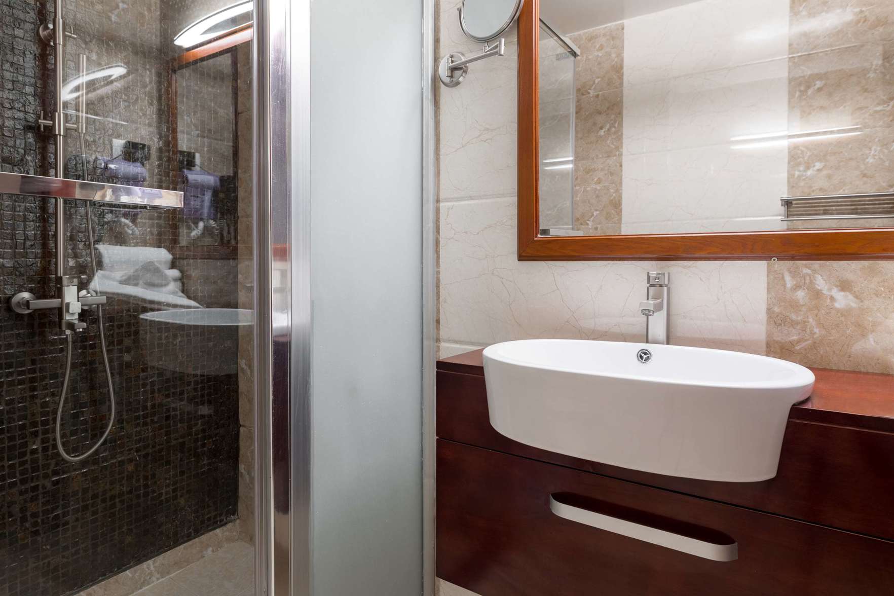 Best Western Plus Pearl Addis - Tap to explore photos