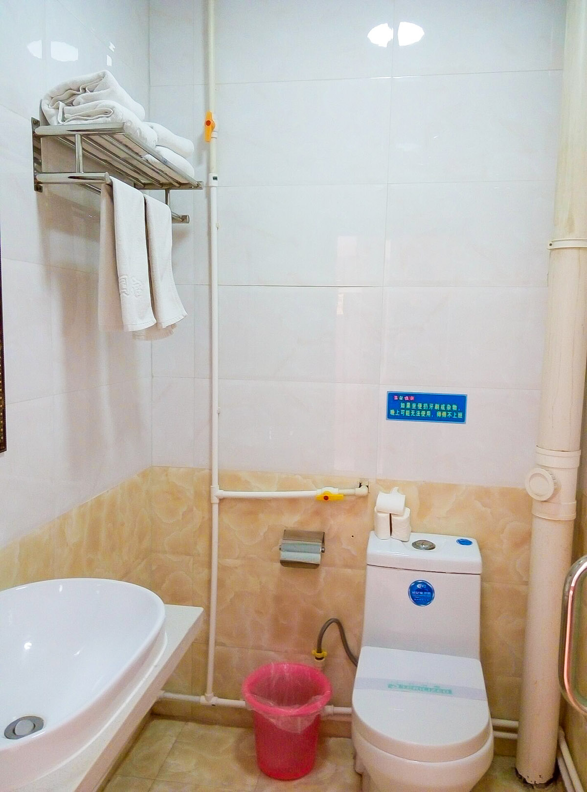 Junyi Chain Hotel (Chifeng Aohan Banner Xinzhong Street) - Tap to explore photos