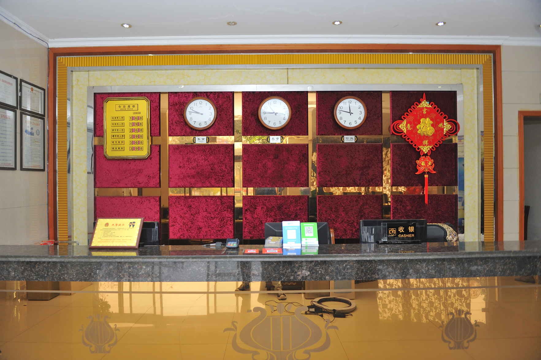 Junyi Chain Hotel (Guangshan Sima Guang Square) - Tap to explore photos