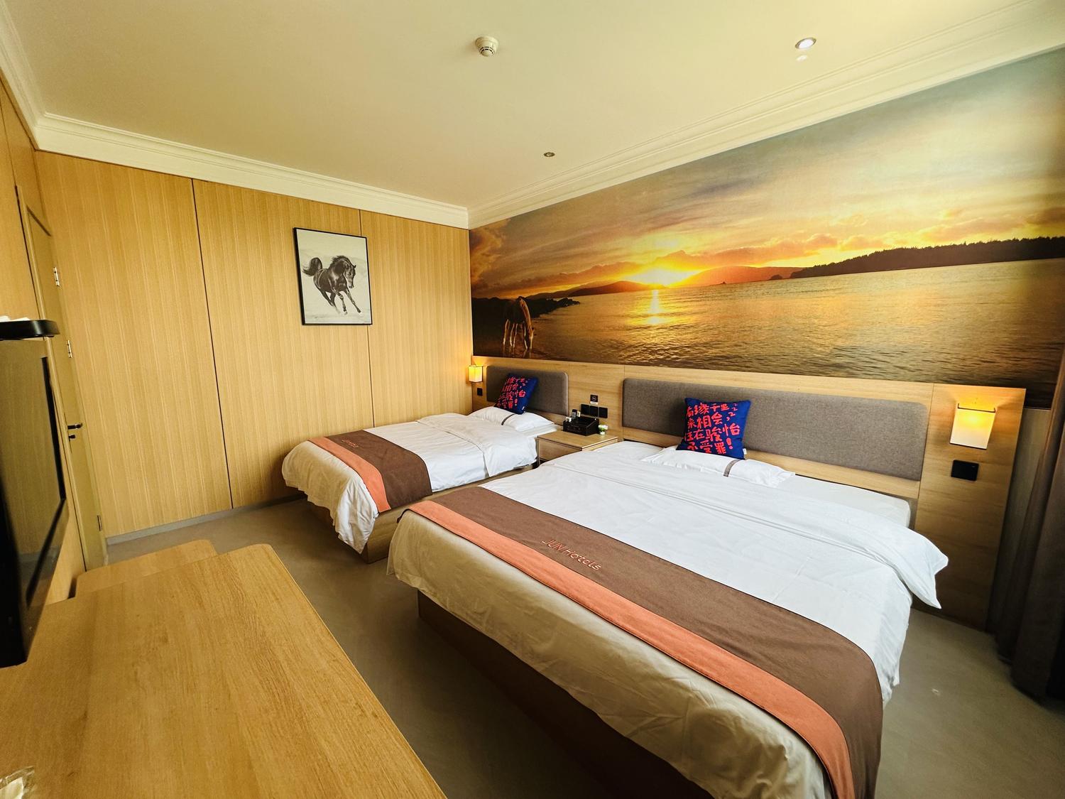 Junyi Chain Hotel (Guangshan Sima Guang Square) - Tap to explore photos