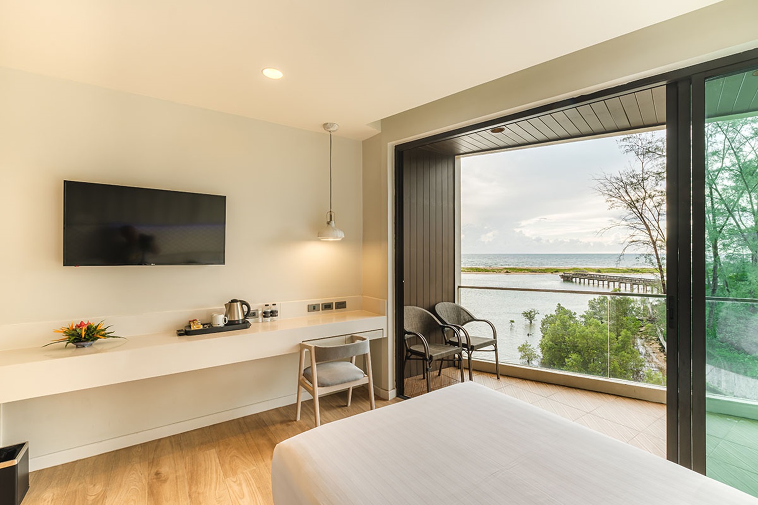 The Hotspring Beach Resort & Spa Room Type - Deluxe Room With Sea View (Modern Style)