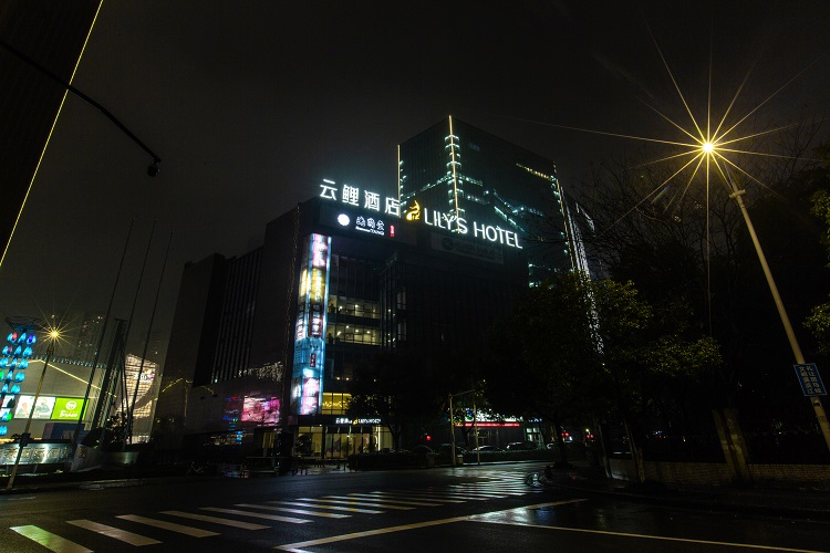 精选云鲤酒店(龙湖滨江天街江南大道店)