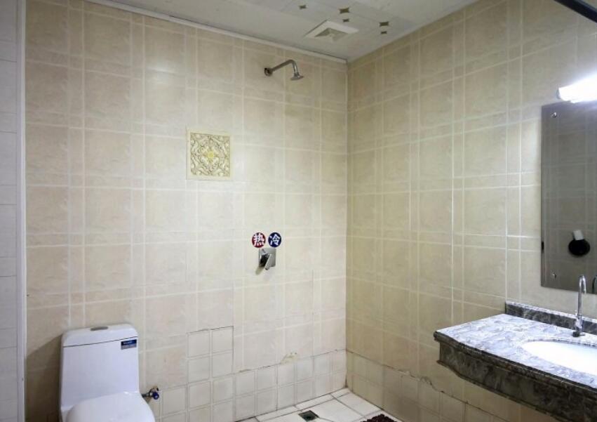 Junyi Select Hotel (Linzhou Bus Station Longhu Water System Park) - Tap to explore photos