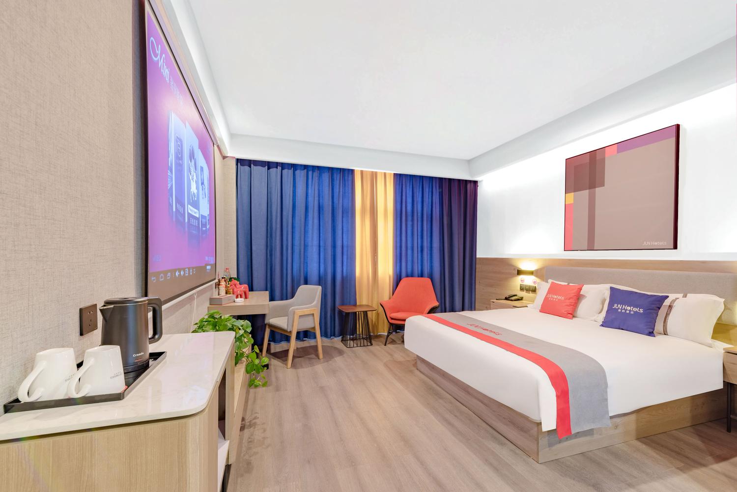 Junyi Select Hotel (Linzhou Bus Station Longhu Water System Park) - Tap to explore photos