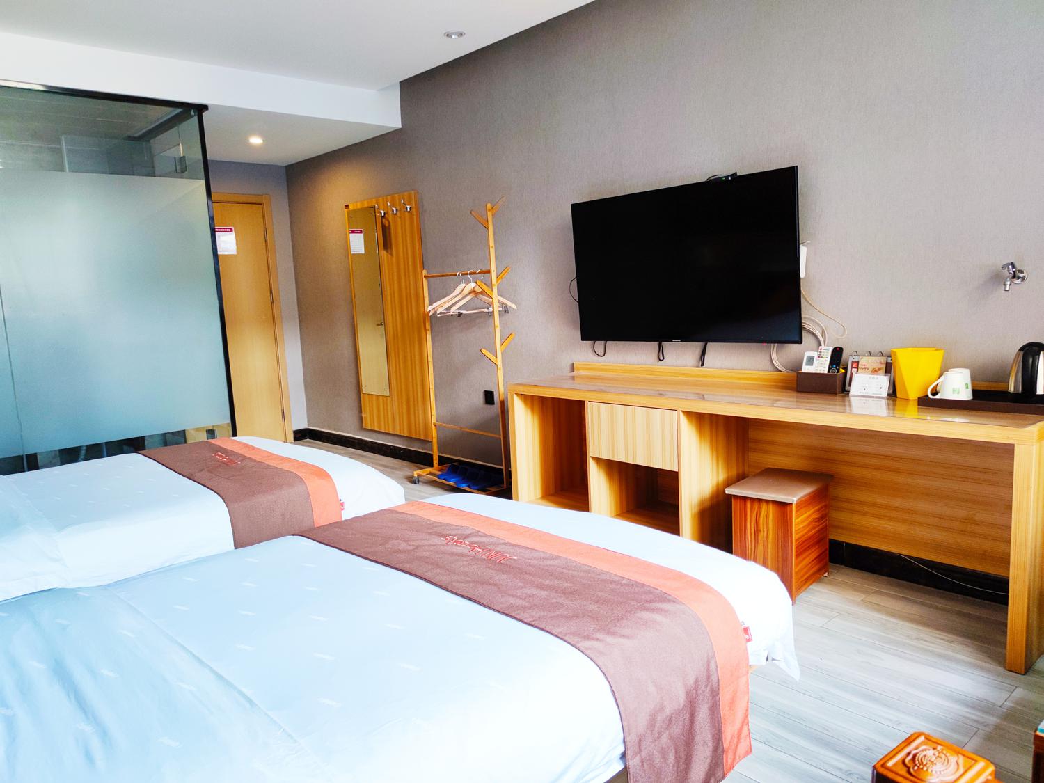 Junyi Chain Hotel (Cangzhou Development Zone Xingye Road) - Tap to explore photos