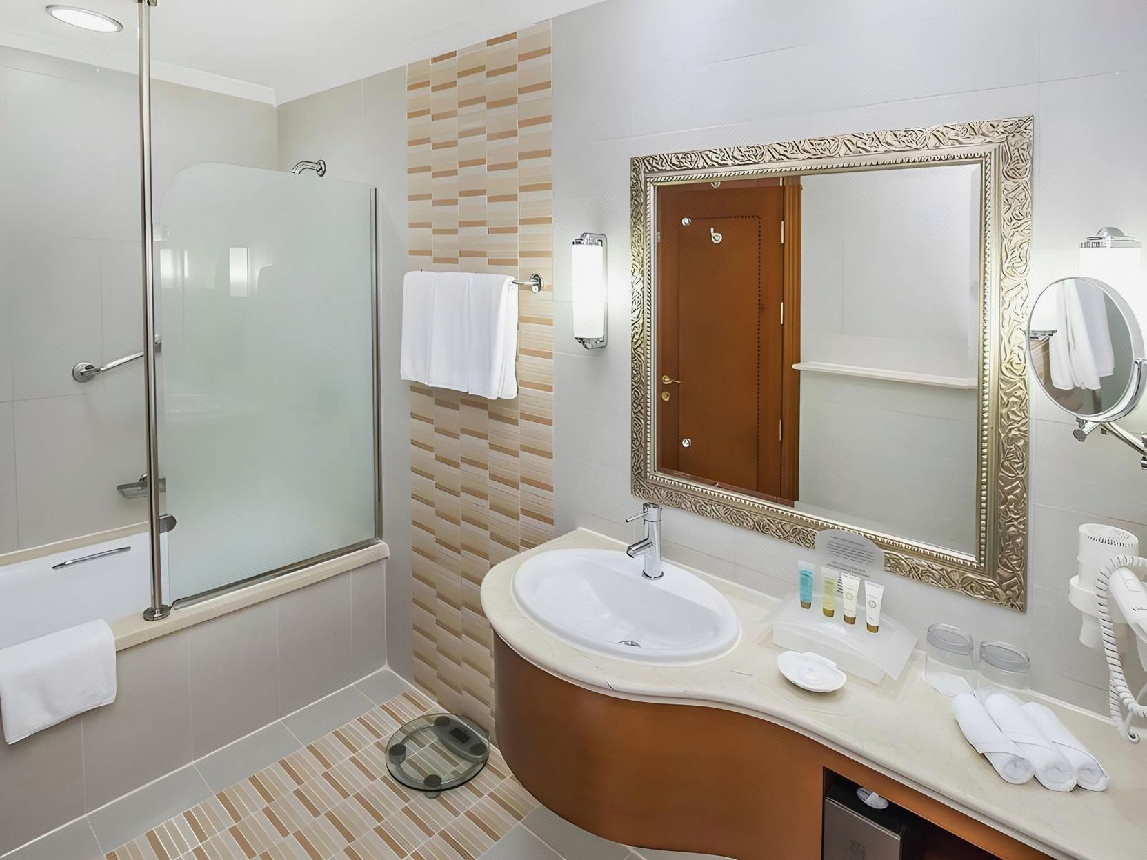 Sunday Hotel Holiday international Dubai Room Type - Room DELUXE Sunday Hotel Holiday international Dubai Room Type - Room DELUXE