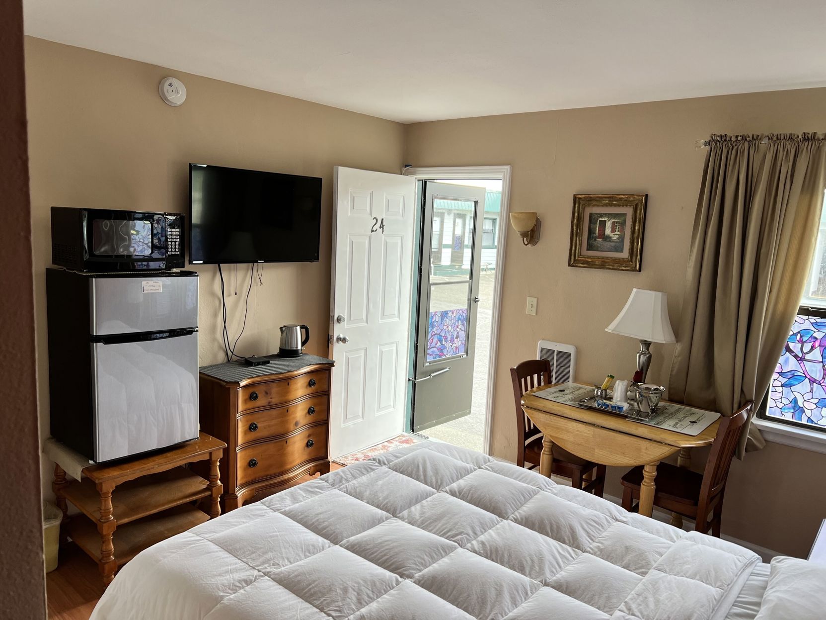 Great House Motel Room Type - 1 Queen Small