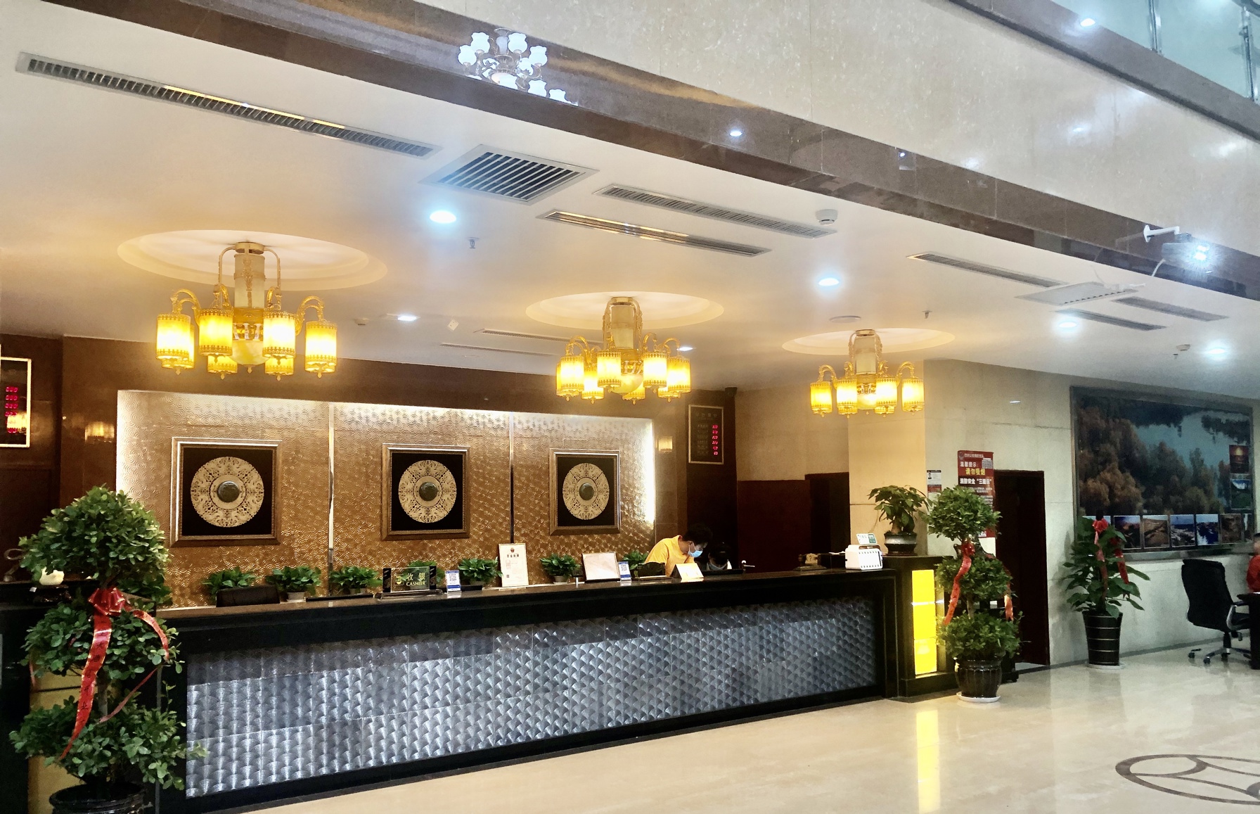 Others 3, 산바오 호텔(Sanbao Hotel), Bayin'gholin Mongol
