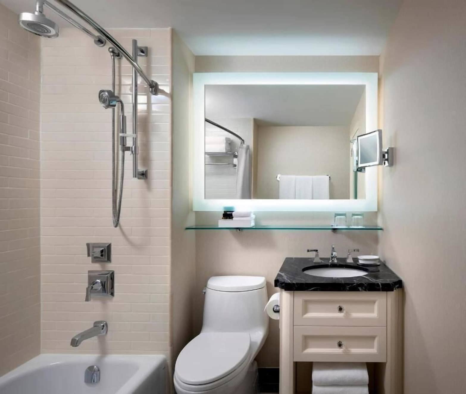 Fairmont Royal York Room Type - Deluxe Double Room with Two Double Beds
