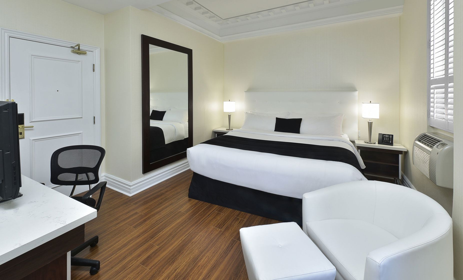 Hotel Victoria Room Type - Deluxe King Room