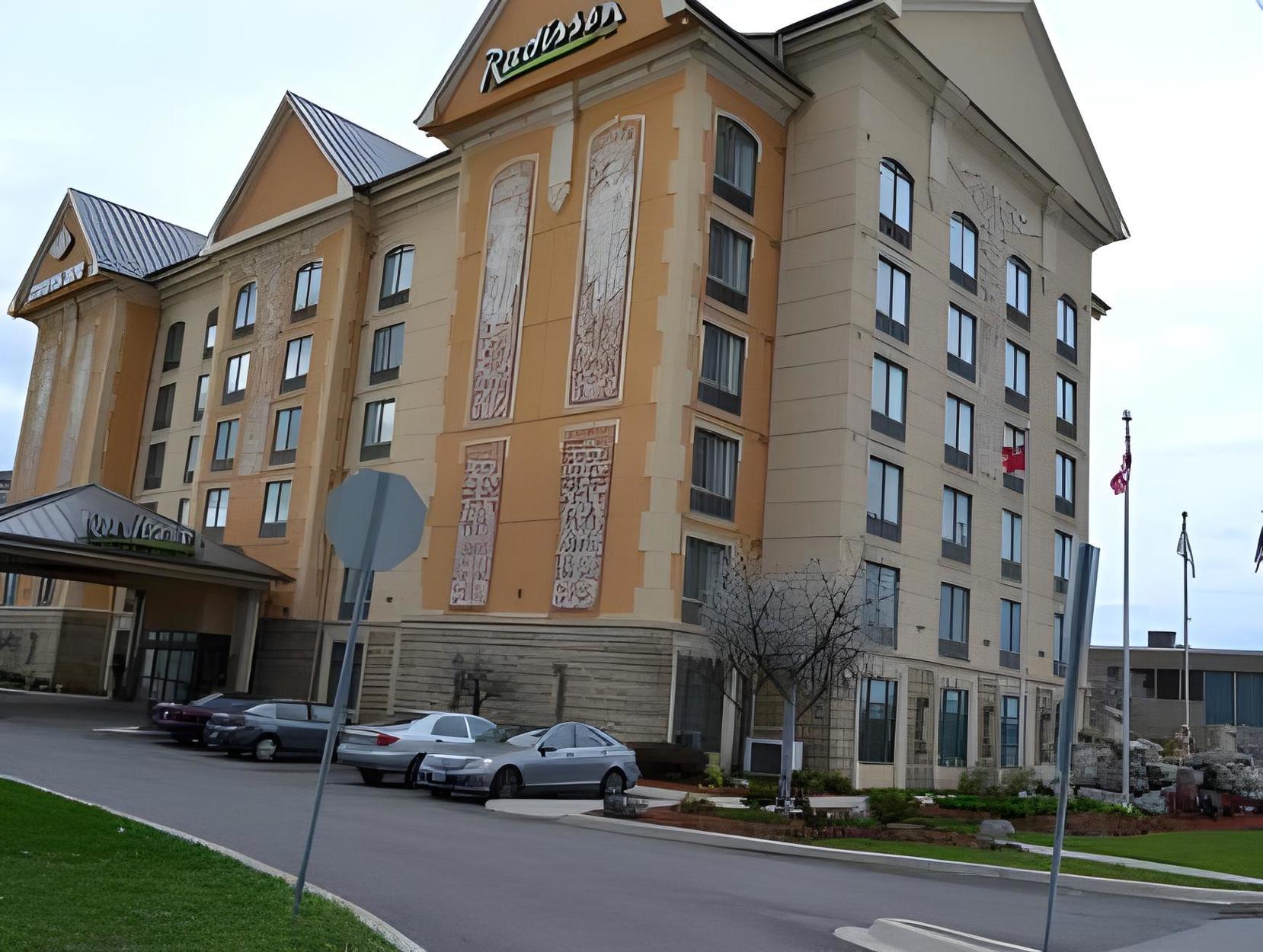 Radisson Hotel Toronto Airport West - Tap to explore photos