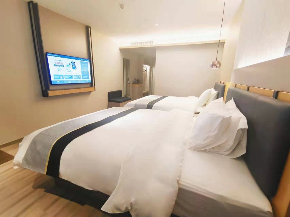 Homeinn Selected Hotel (Haining Changan) - Tap to explore photos
