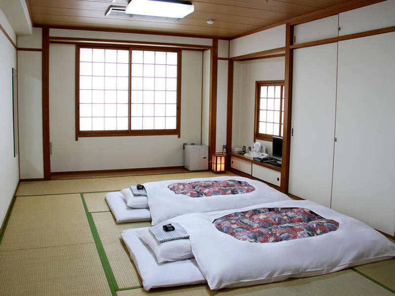 Others 4, Hotel Ohta, Ōzu