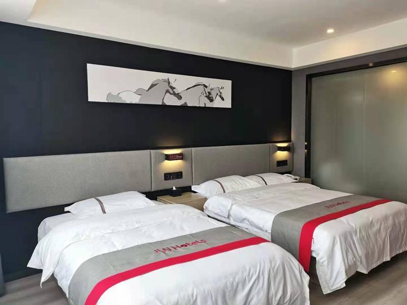Junyi Chain Hotel (Cao County Panshi) - Tap to explore photos