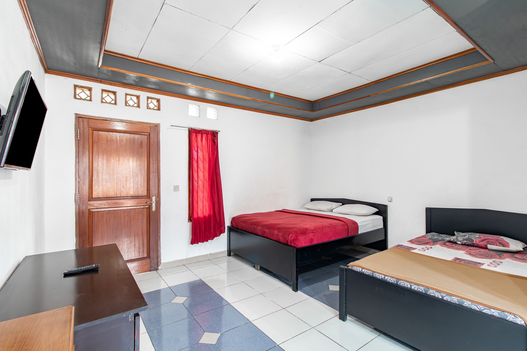 Abang Hotel Ciwidey - Tap to explore photos