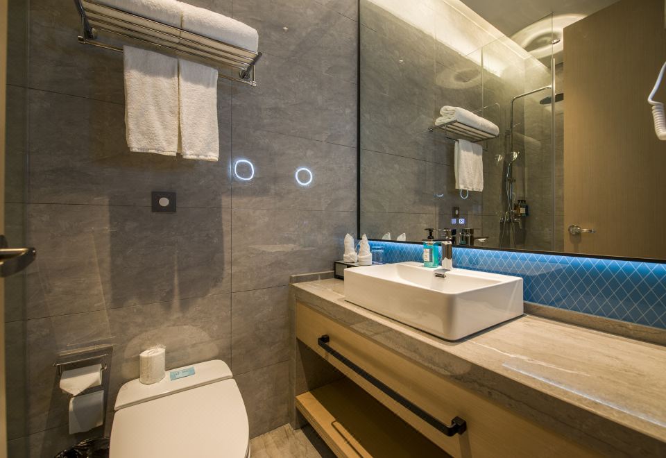 Holiday Inn Express SHENZHEN NANSHAN - Tap to explore photos
