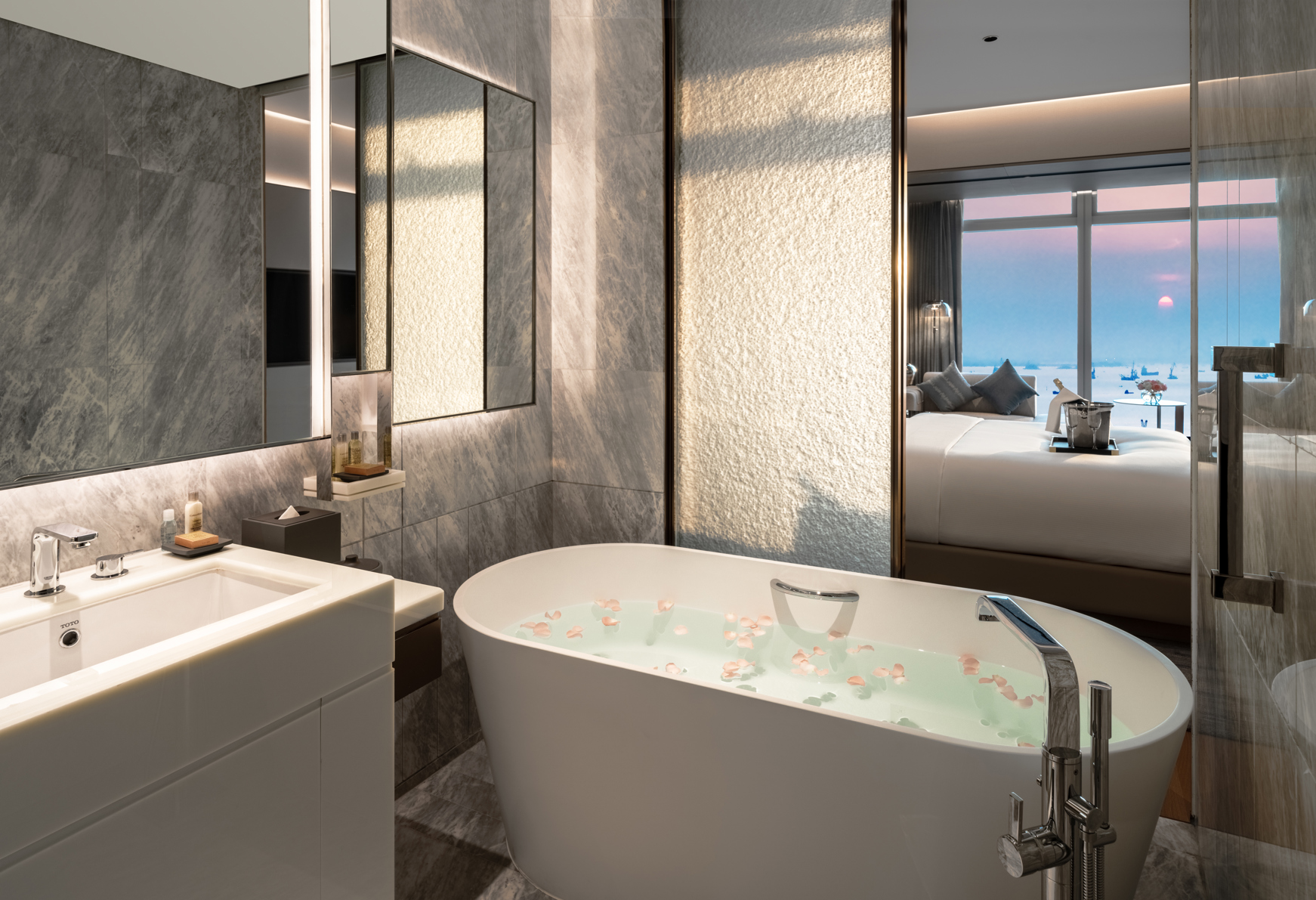 Hilton Shenzhen World Exhibition & Convention Center - Tap to explore photos