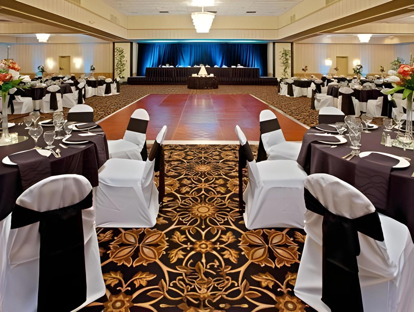 Food & Drinks, Delta Hotels Marriott Cincinnati Sharonville, Cincinnati