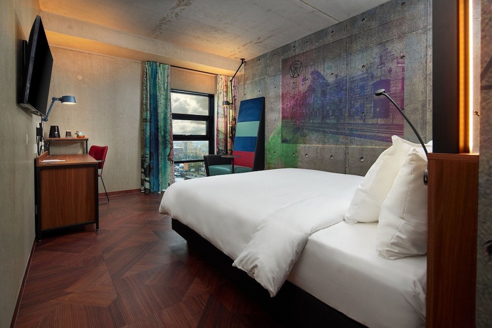 Room:1000px