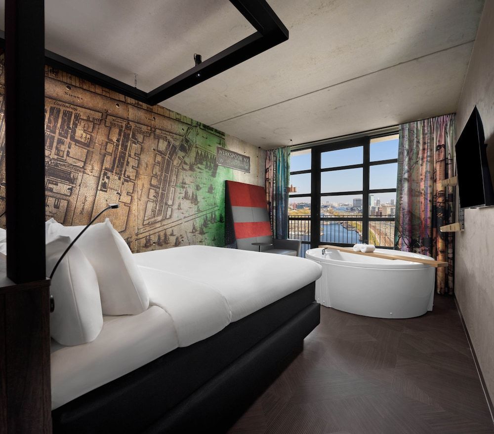 Room:1000px