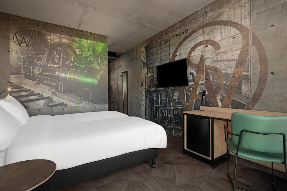 Room:1000px