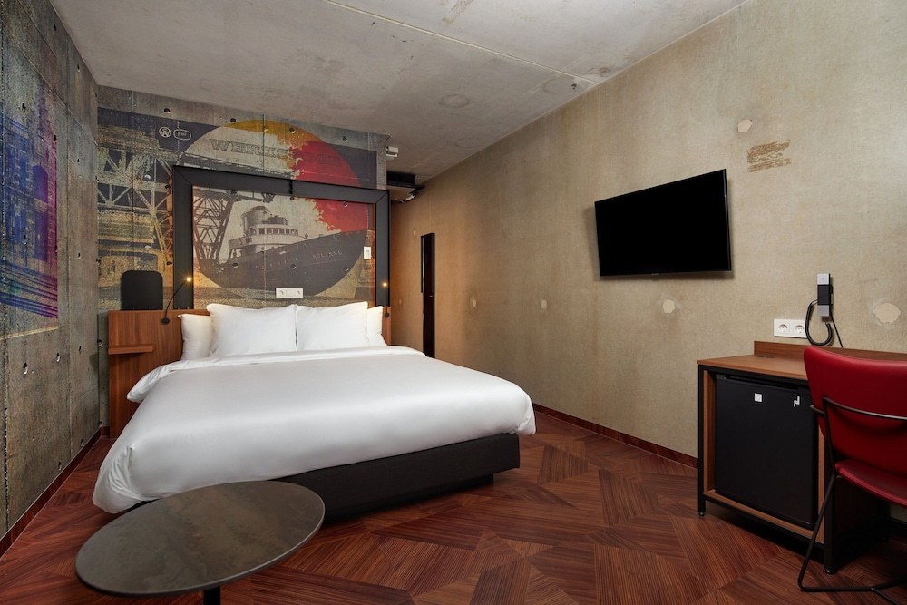 Room:1000px