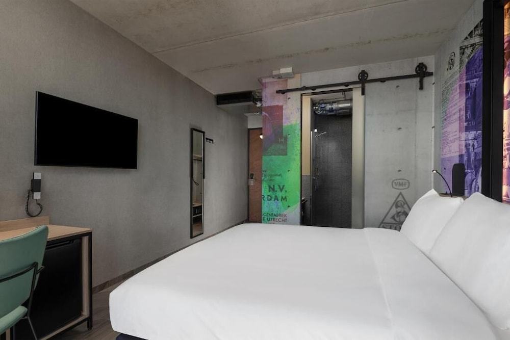 Room:1000px