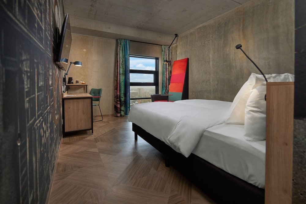Room:1000px