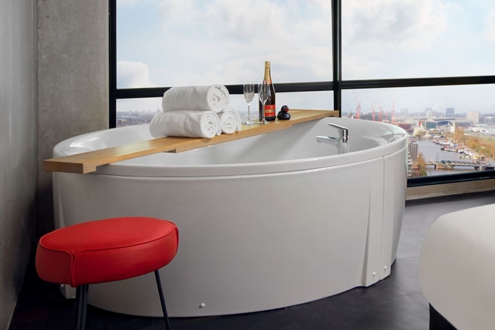 Private spa tub:1000px