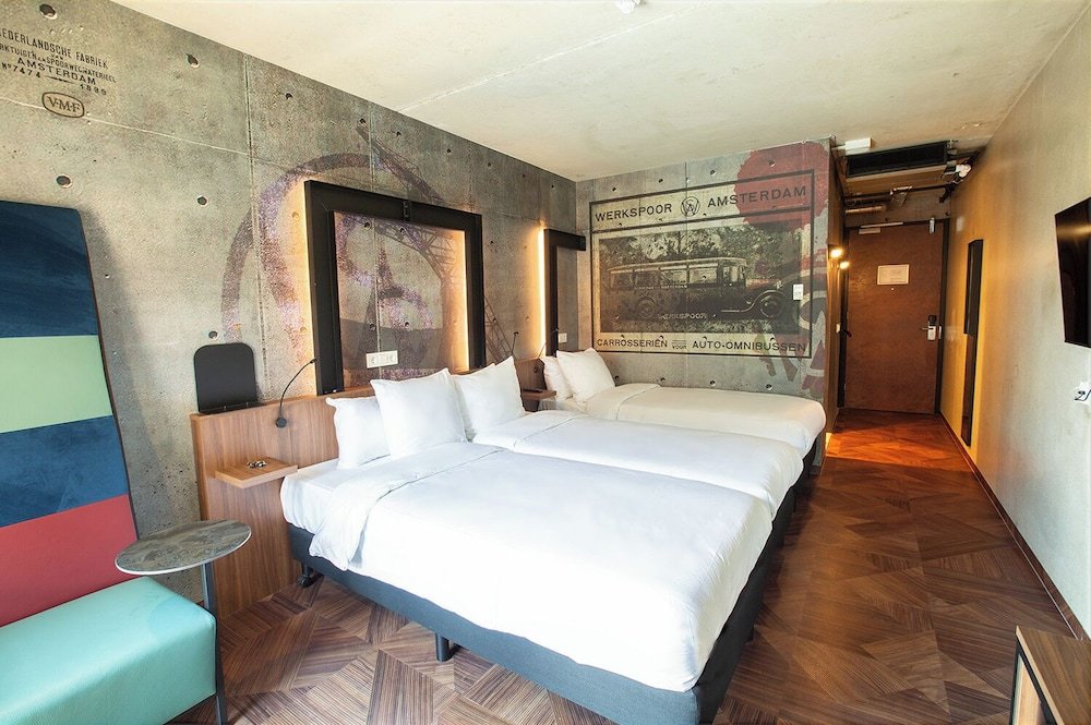 Room:1000px
