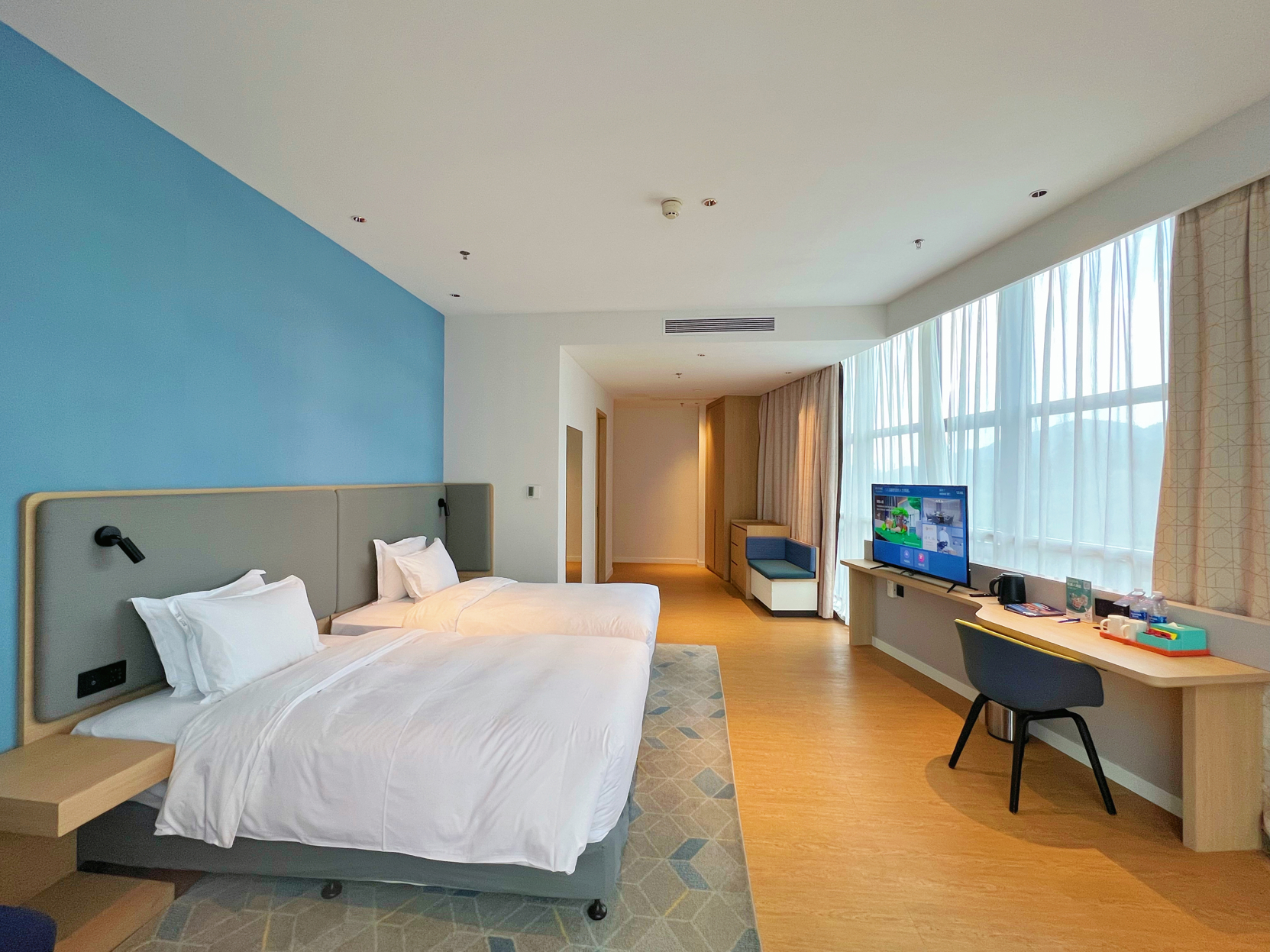 Holiday Inn Express SHENZHEN NORTH STATION - Tap to explore photos