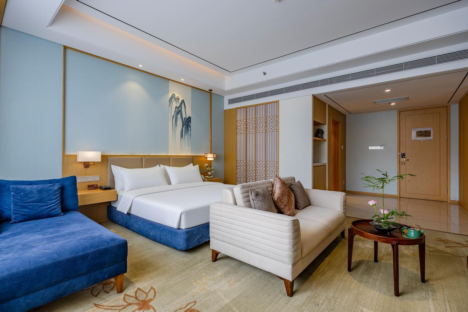 Century Runhua Hotel - Tap to explore photos