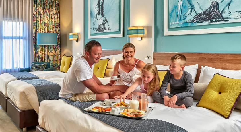Peermont Metcourt at Emperors Palace - Tap to explore photos