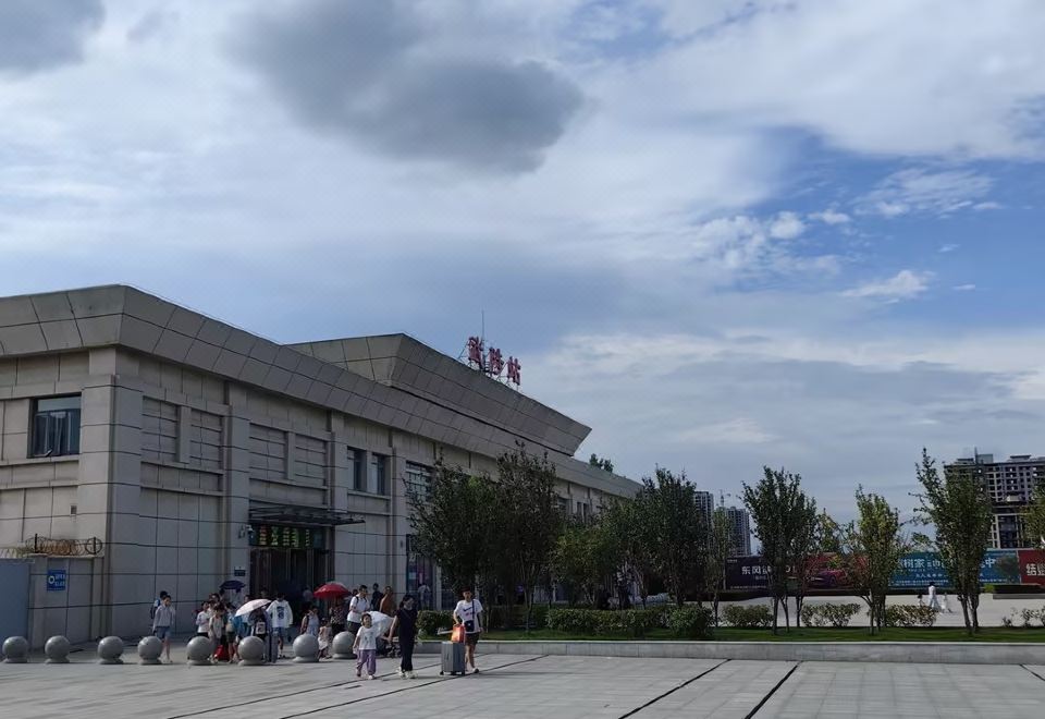 Junyi Hotel (Jiaozuo Wuzhi Yellow River Avenue) - Tap to explore photos