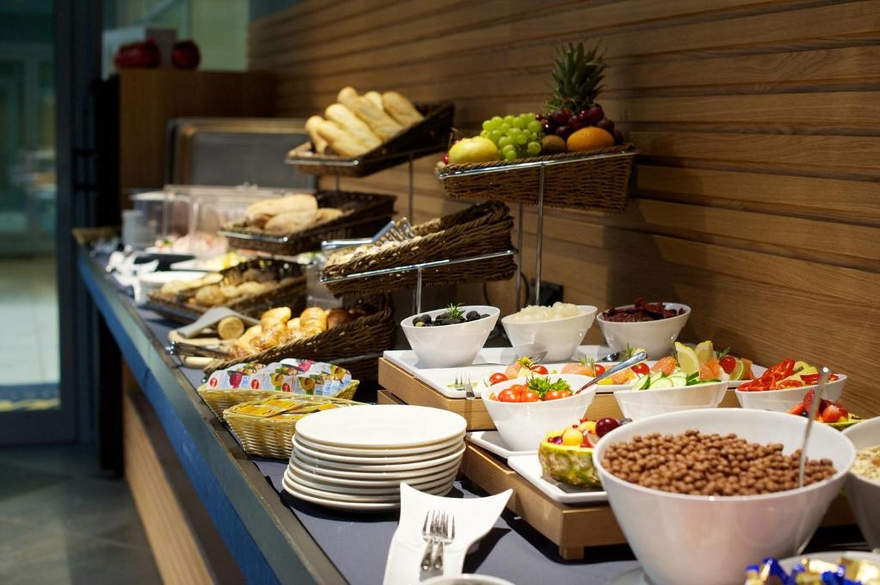 Dining or Meeting Rooms