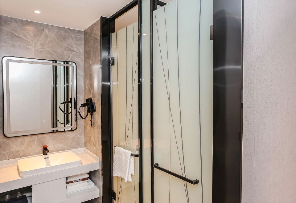 Shankee Collection Hotel (Ruyang Ziluo New Area) - Tap to explore photos