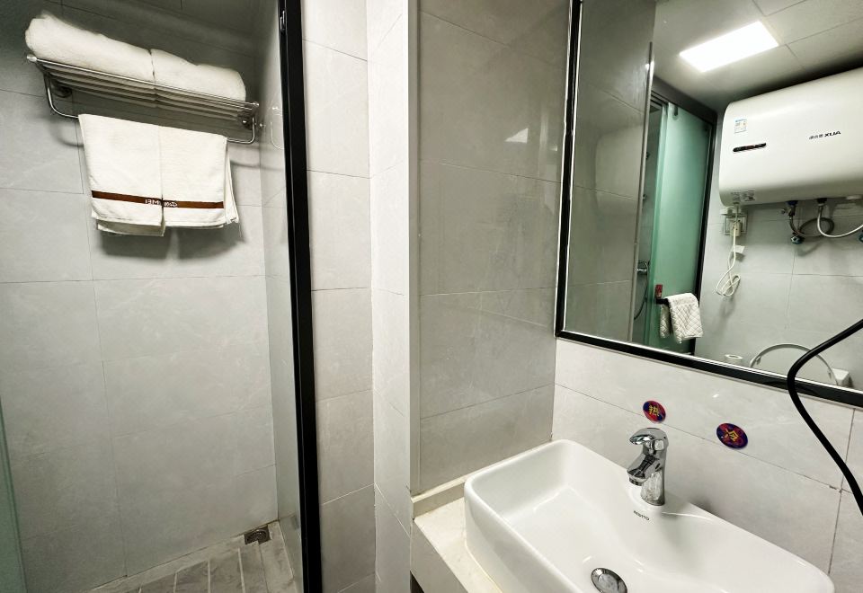 Junyi Select Hotel (Dongying Kenli Pearl Square) - Tap to explore photos