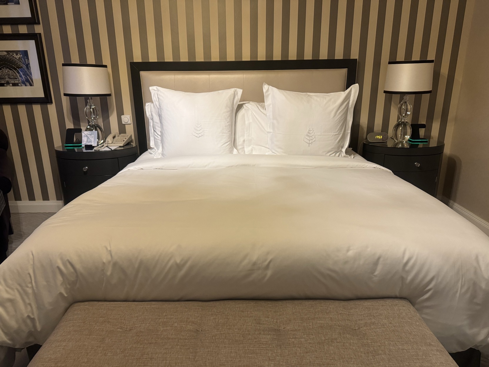 Four Seasons Hotel Prague Room Type - Modern Room