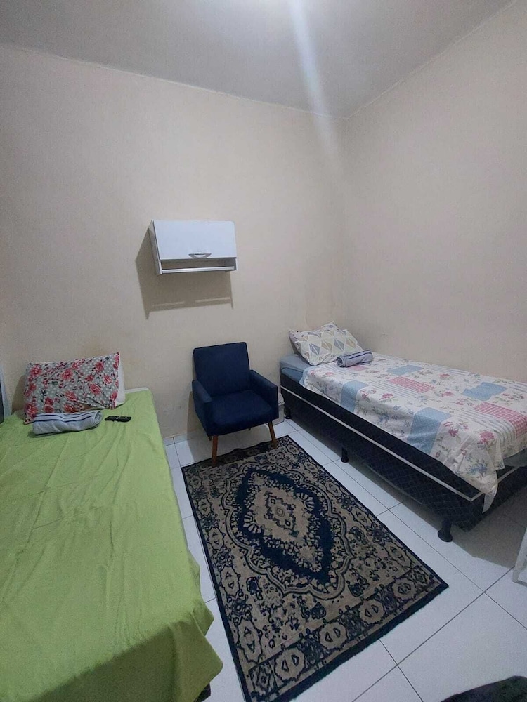 Room:1000px