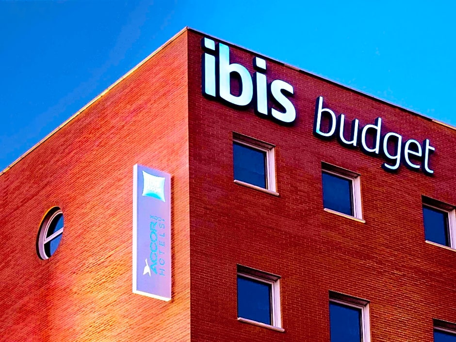 ibis budget Madrid Calle Alcalá - Tap to explore photos